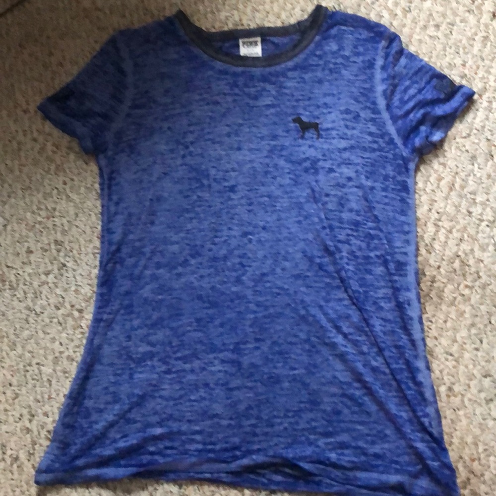 vs/pink shirt